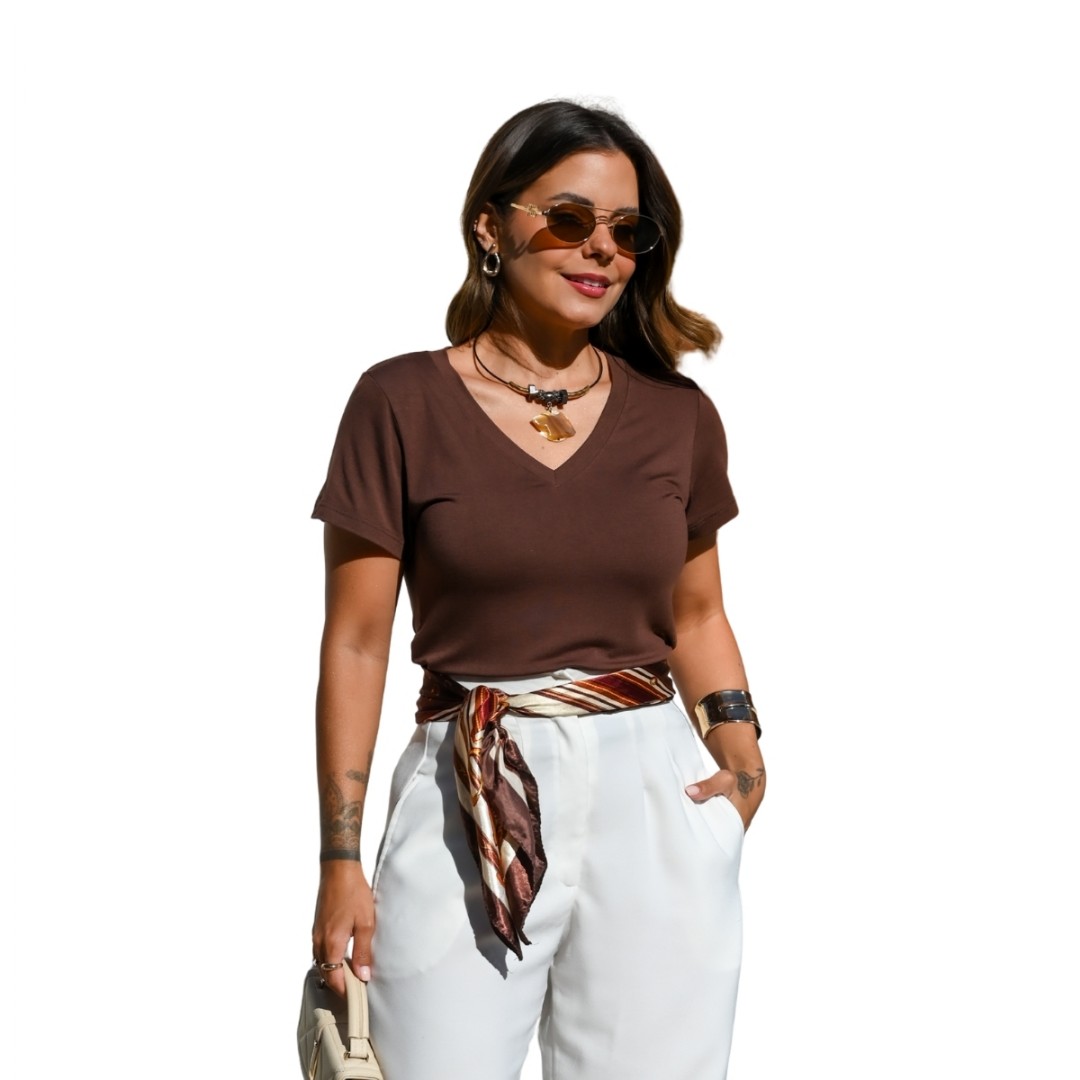 Camiseta Feminina Decote V Slim em Viscolycra Manga Curta B�sica 3004.C3